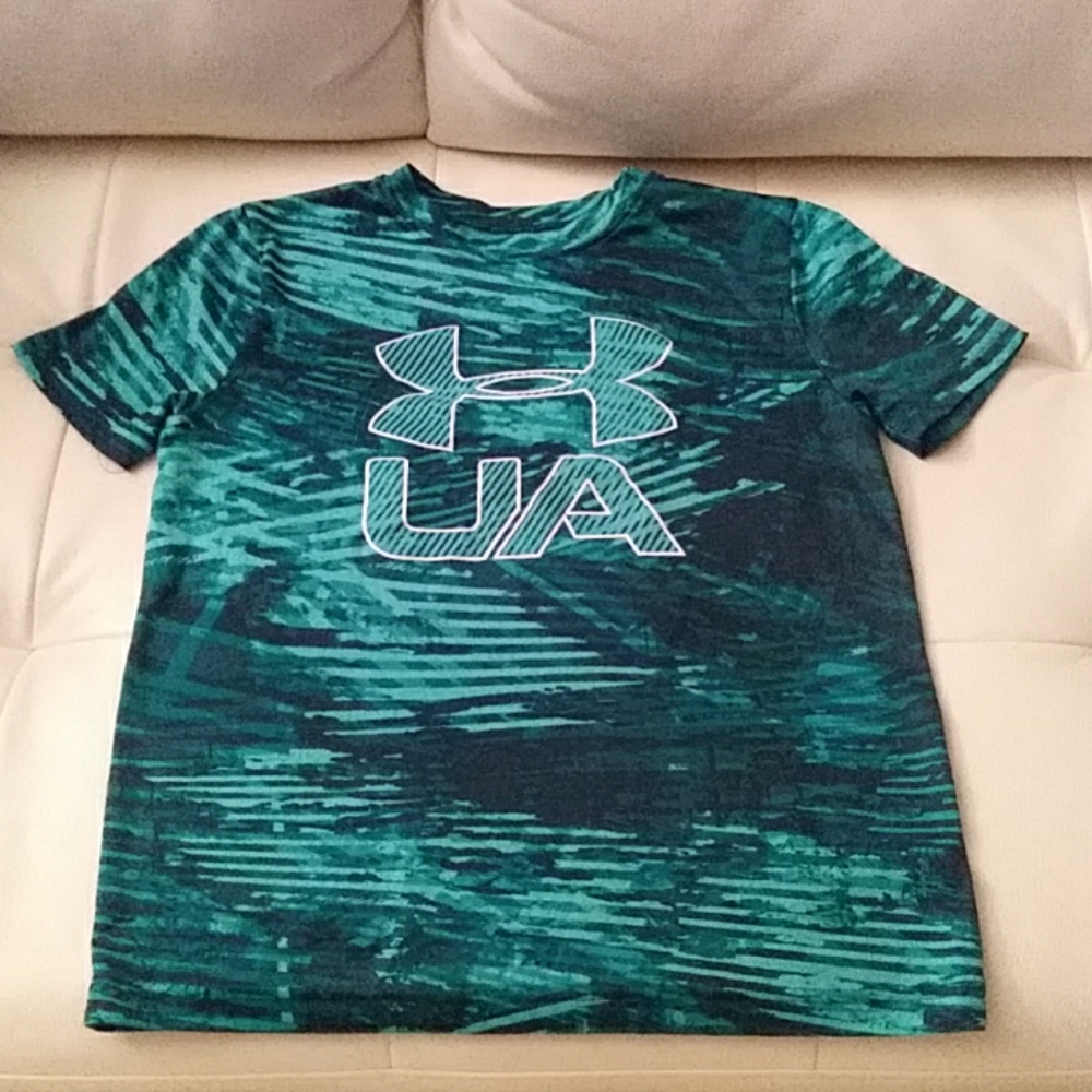 Under armour girls shirt